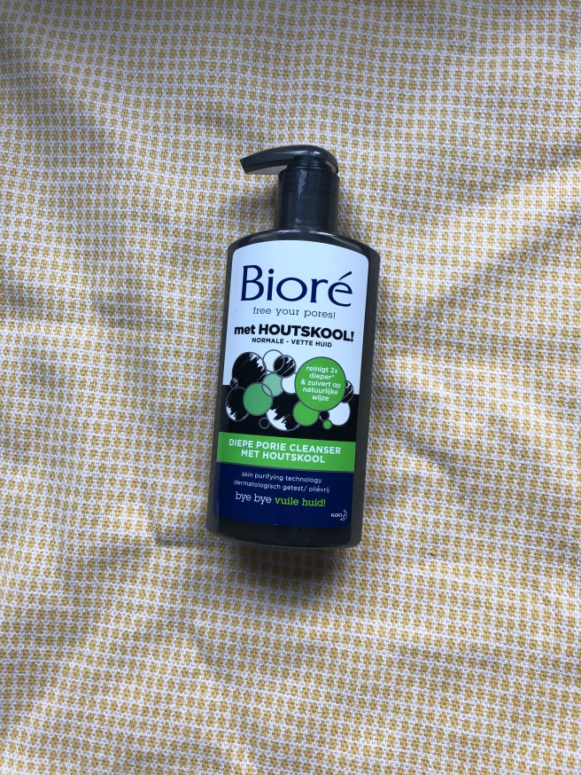 Diepe porie cleanser met houtskool van Bioré