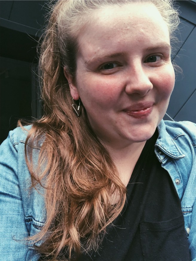 Stoere V-oorbellen van Aphrodite