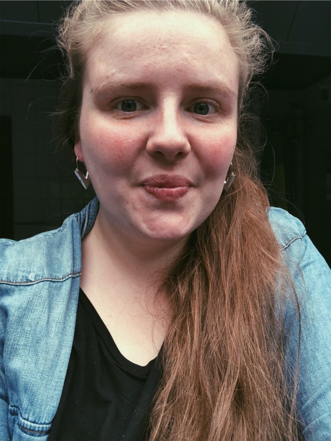 Foto 9-05-19 13 57 39Stoere V-oorbellen van Aphrodite