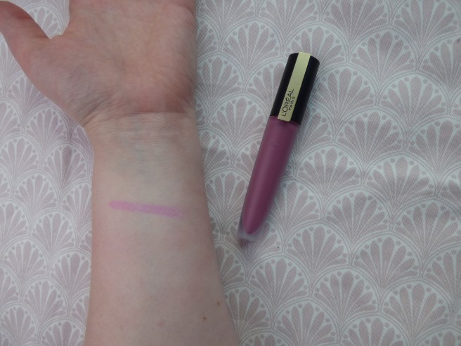 Rouge Signature Matte Color Ink Liquid Lipsticks van L'Oréal Paris 105 - I Rule