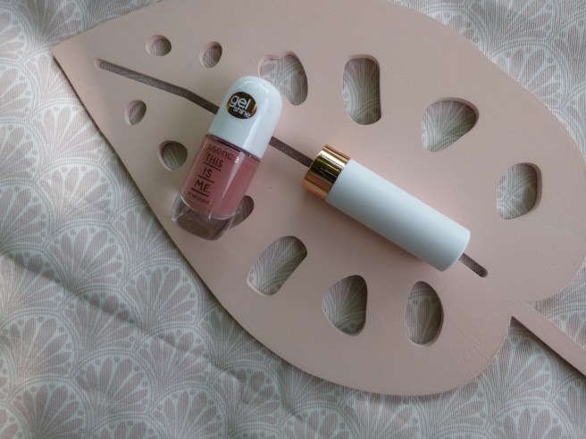 This is me Lippenstift &amp; Nagellak van Essence