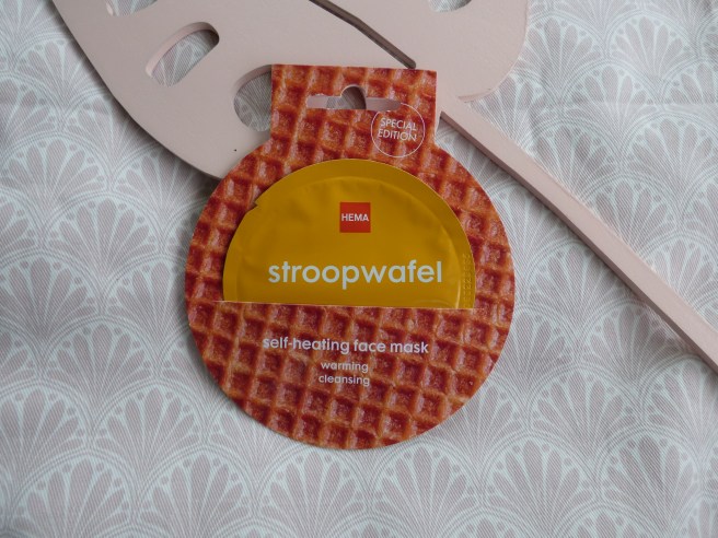 Stroopwafel Self-Heating Face Mask