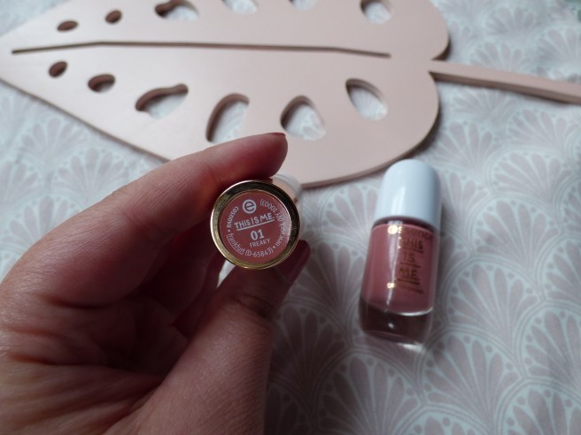 This is me Lippenstift & Nagellak van Essence 