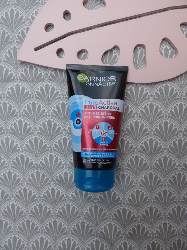 PureActive Charcoal 3 in 1 Gezichtsreiniging van Garnier