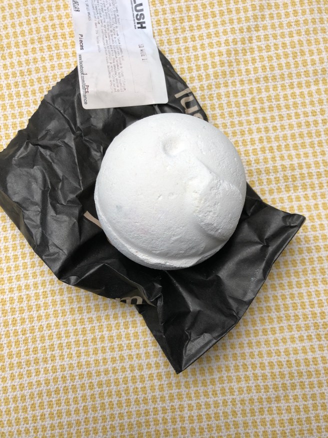 So White Bath Bomb van Lush