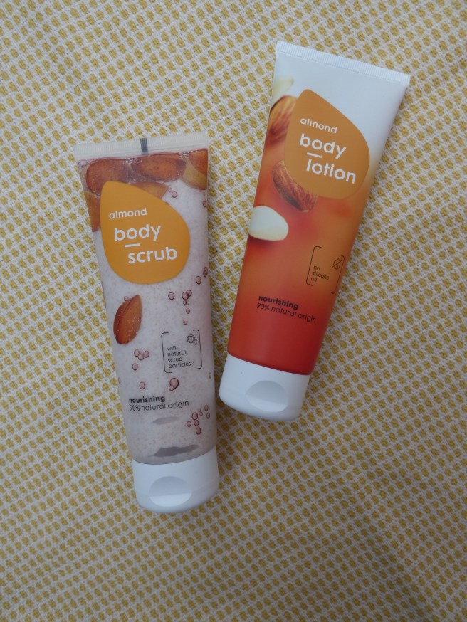 Almond Body Scrub en Almond Body Lotion van Hema