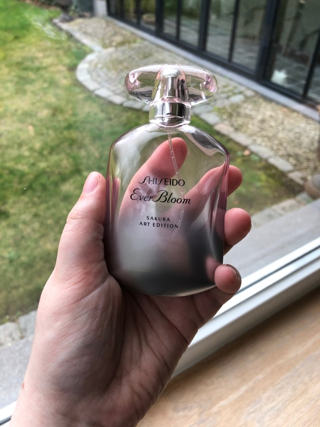 Ever Bloom Sakura Art edition van Shiseido